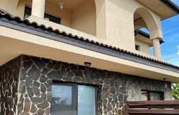 Casa cuplata de vanzare, priveliste deosebita, 240 teren, zona de case 