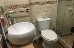 Apartament decomandat, 3 camere, 3 balcoane, parcare, zona Restaurant Regal
