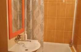 Apartament de 3 camere, etaj 2, balcon, zona Moldoveanu!