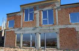  Casa cuplata,114 mp utili, 250 mp teren, panorama intr-un ansamblu de case premium