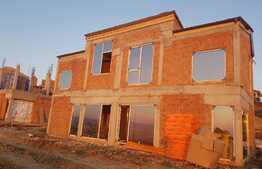 Casa cuplata moderna DEZMIR ,114 mp utili ,teren 250 mp cu panorama Deosebita in ansamblu de case Premium