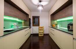 Apartament 3 camere, 2 balcoane, boxa si garaj! La cheie! 