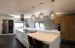 Casa deosebita cu finisaje premium, privelise deosebita, la cheie!