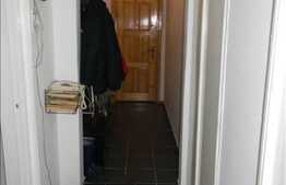 Vanzare apartament cu 2 camere decomandate, 40,2 mp utili, boxa la subsol