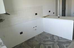  2 camere, semidecomandat, etaj intermediar, balcon, zona Porii!