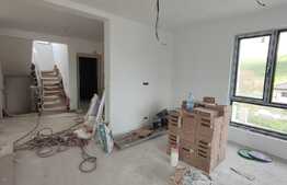 Casa cu piscina interioara, 270 mp utili, finisata.