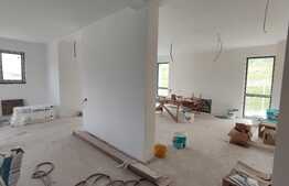 Casa cu piscina interioara, 270 mp utili, finisata.