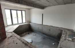 Casa cu piscina interioara, 270 mp utili, finisata.