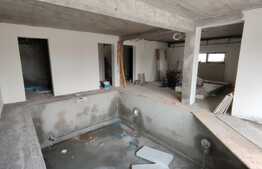 Casa cu piscina interioara, 270 mp utili, finisata.