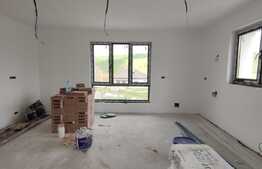 Casa cu piscina interioara, 270 mp utili, finisata.