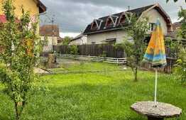 Casa individuala de vanzare ,  500 mp teren , 3 niveluri , acces facil, Luna de Sus 