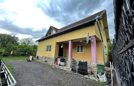 Casa individuala de vanzare ,  500 mp teren , 3 niveluri , acces facil, Luna de Sus 