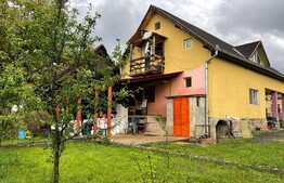 Casa individuala de vanzare ,  500 mp teren , 3 niveluri , acces facil, Luna de Sus 