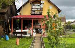 Casa individuala de vanzare ,  500 mp teren , 3 niveluri , acces facil, Luna de Sus 