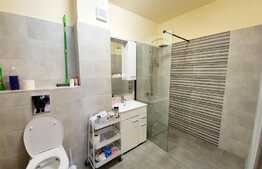 2 camere decomandate, etaj intermediar, parcare! Zona Vivo!