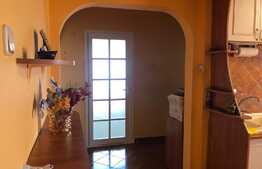 Apartament de 4 camere decomandat, zona Aurel Vlaicu!