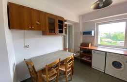 Apartament de 3 camere, decomandat, 70 mp, 3 balcoane, zona strazii Cipariu