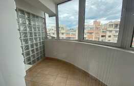 Apartament de 3 camere, decomandat, 70 mp, 3 balcoane, zona strazii Cipariu