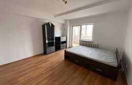 Apartament de 3 camere, decomandat, 70 mp, 3 balcoane, zona strazii Cipariu