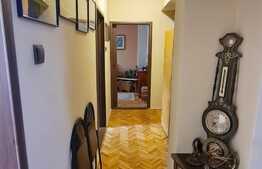 Apartament 3 camere, zona ultracentrala, cu parcare! Etaj intermediar! 