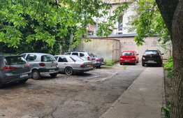 Apartament 3 camere, zona ultracentrala, cu parcare! Etaj intermediar! 