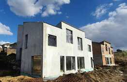 Cauti o casa cu design avantgardist si o panorama spectaculoasa in Dezmir?