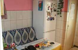 Apartament de vanzare 2 camere, 45 mp utili, decomandat, cu boxa, zona Big