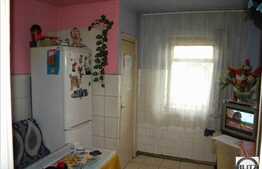 Apartament de vanzare 2 camere, 45 mp utili, decomandat, cu boxa, zona Big