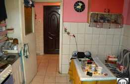 Apartament de vanzare 2 camere, 45 mp utili, decomandat, cu boxa, zona Big