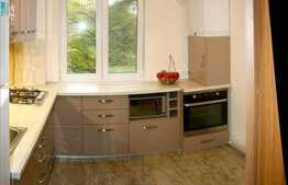 Vanzare apartament zona Piata Hermes, 80 mp 4 camere decomandate. Loc de parcare