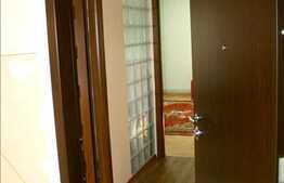 Vanzare apartament zona Piata Hermes, 80 mp 4 camere decomandate. Loc de parcare