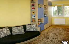 Vanzare apartament zona Piata Hermes, 80 mp 4 camere decomandate. Loc de parcare