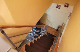 Apartament cu scara interioară, 4 camere, parcare subterană, zona Plopilor