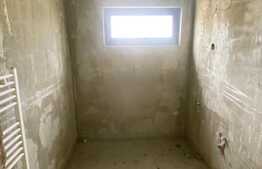 Apartament 2 camere,decomandat, 2 parcari,2 bai, pod 46mp, zona Terra