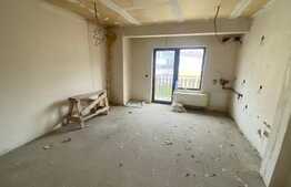 Apartament 2 camere,decomandat, 2 parcari,2 bai, pod 46mp, zona Terra