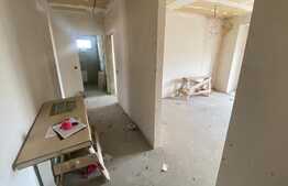 Apartament 2 camere,decomandat, 2 parcari,2 bai, pod 46mp, zona Terra