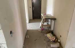 Apartament 2 camere,decomandat, 2 parcari,2 bai, pod 46mp, zona Terra