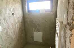 Apartament 2 camere,decomandat, 2 parcari,2 bai, pod 46mp, zona Terra