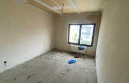 Apartament 2 camere,decomandat, 2 parcari,2 bai, pod 46mp, zona Terra