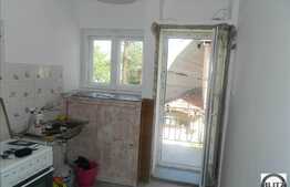 Garsoniera 27 mp, etaj intermediar, zona strazii Bucuresti!