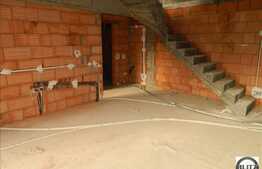 Apartament cu scara interioara, 4 camere, 98 mp utili. Zona usor accesibila!