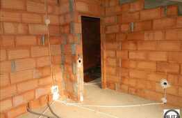 Apartament cu scara interioara, 4 camere, 98 mp utili. Zona usor accesibila!