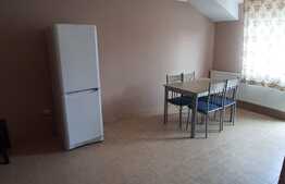 Apartament, 3 camere, 65 mp, zona Sub Cetate, loc de parcare 
