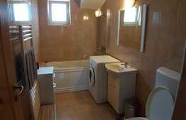 Apartament, 3 camere, 65 mp, zona Sub Cetate, loc de parcare 