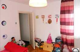 Vanzare apartament cu 3 camere, decomandat, cu loc de parcare si boxa la subsol