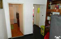 Vanzare apartament cu 3 camere, decomandat, cu loc de parcare si boxa la subsol