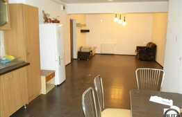 2 camere de vanzare + loc de parcare, zona Florilor