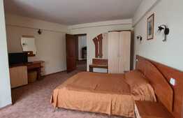 Pensiune turistica de vanzare, 1400 mp, Zona Predeal