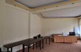 Pensiune turistica de vanzare, 1400 mp, Zona Predeal