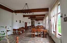 Pensiune turistica de vanzare, 1400 mp, Zona Predeal